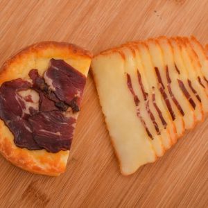 Pečeni sir sa goveđom pršutom 250gr, PG Milan Miletić